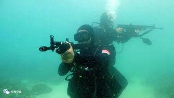 蛙人路边吃瓜,展现水下生活另一面